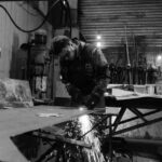 man werkzaam in metaalindustrie